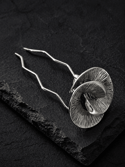 Iris Dimensional Gold French Pin | Nomad Amara