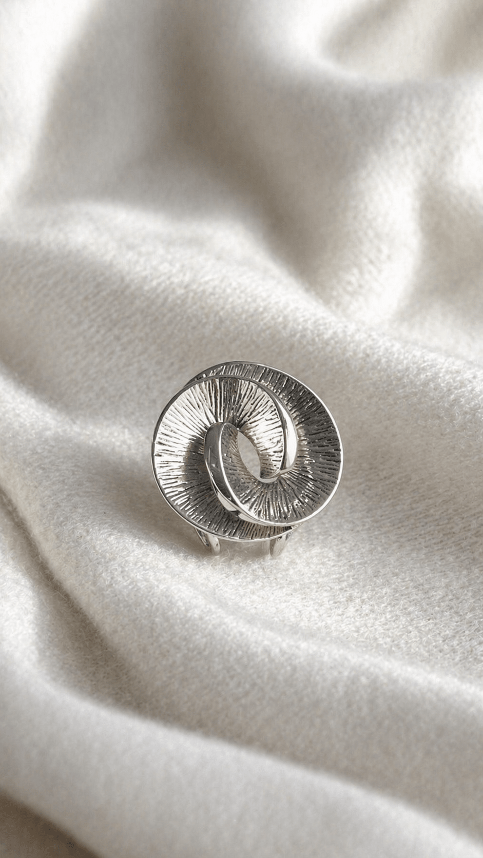 Iris Dimensional Gold French Pin | Nomad Amara