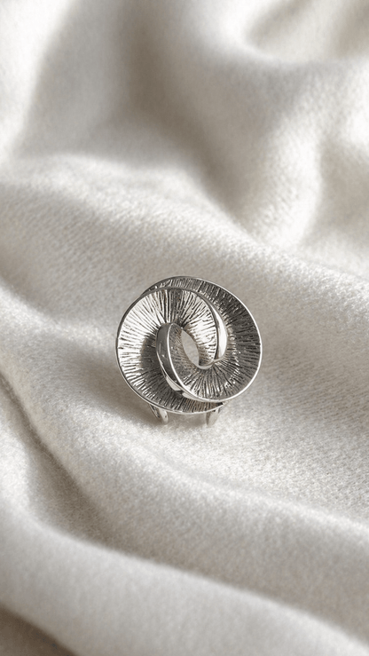Iris Dimensional Gold French Pin | Nomad Amara